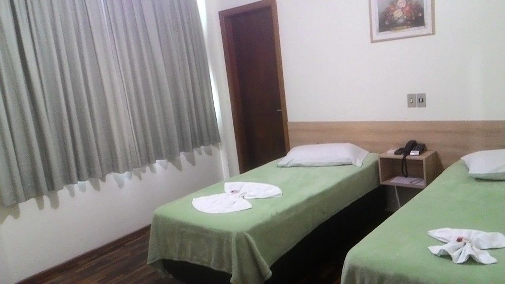 Oyo Hotel Farol Жуасаба Экстерьер фото
